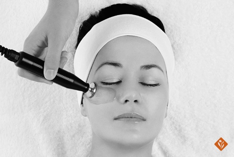Black and white, under eye treatment done with the DF Mobile Machine